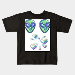 aliens and hearts Kids T-Shirt